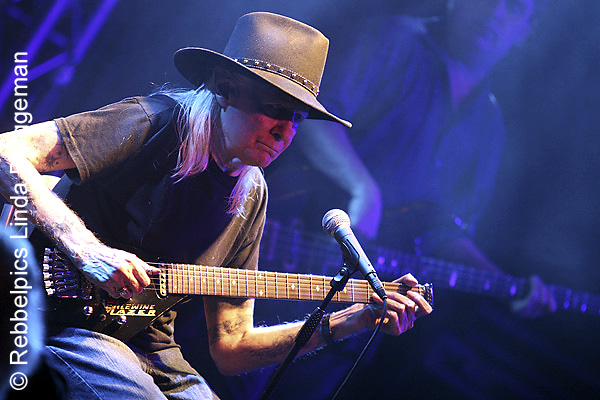 johnnywinter2010 005